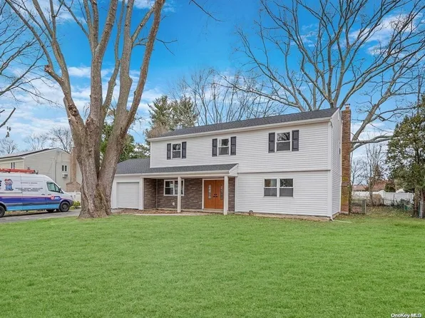 5 Gemini Lane, Nesconset, NY 11767