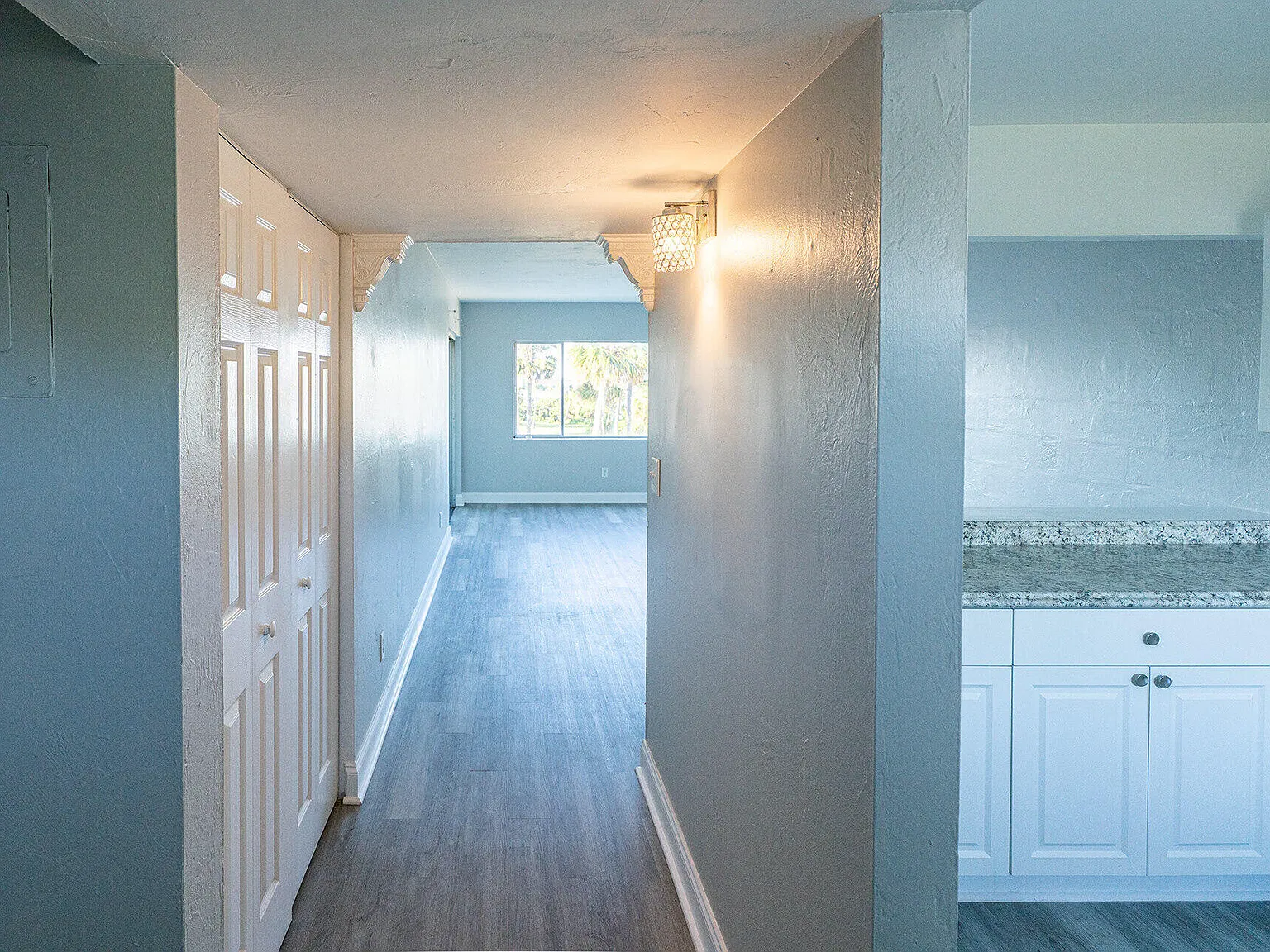 1 bed, 1.0 bath, 700 sqft, $1,600 — Photo 2
