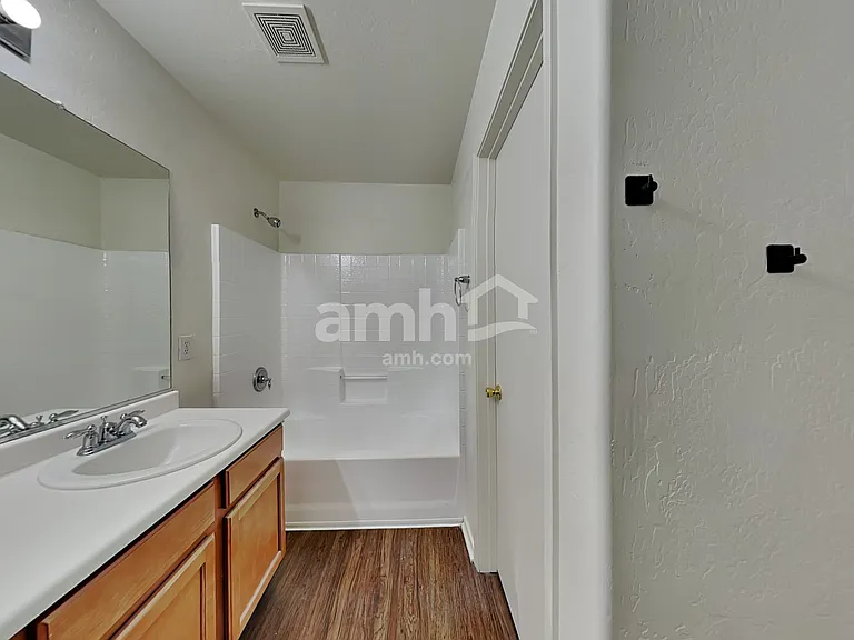 5211 W Warner St — Photo 13