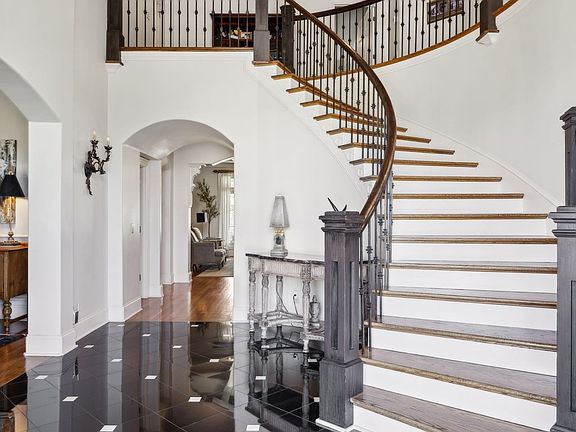 5th image of 504 Lake Valley Ct