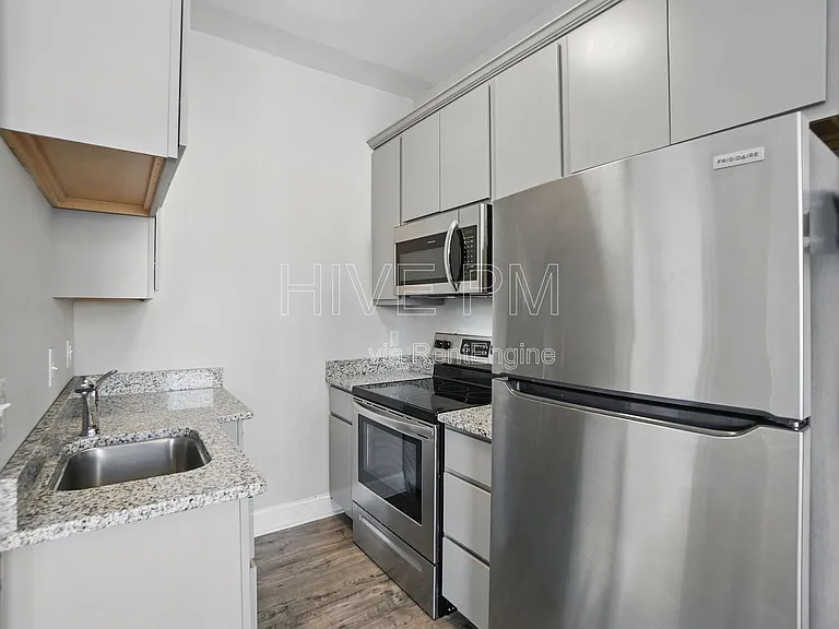 107 W Elder St #C — Photo 16