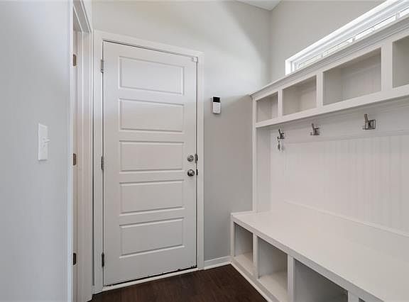4th image of 5201 Meadow View Dr