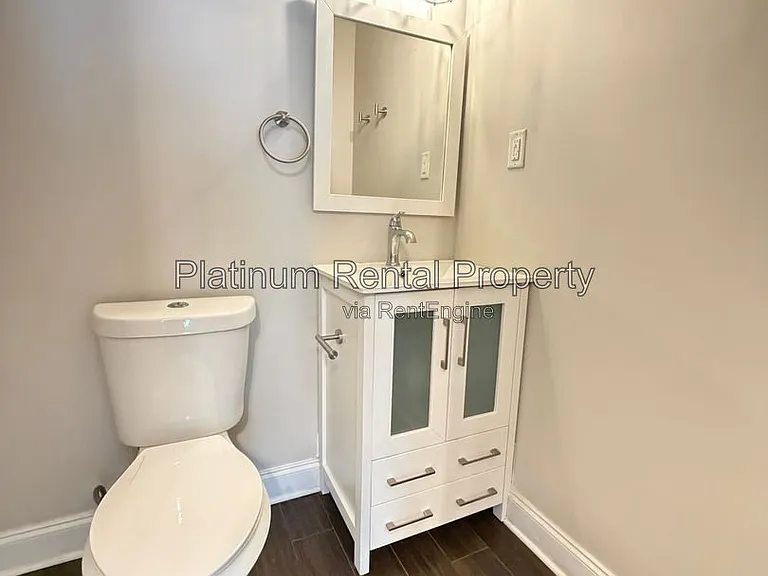 221 16th St NW #3 — Photo 10