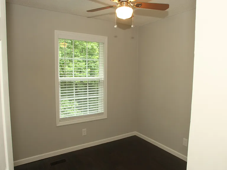 352 Longwood St — Photo 21