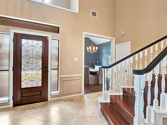 Grand 2 story front entry foyer