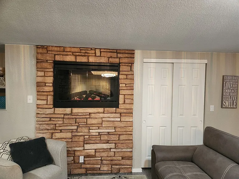400 E Phoenix St — Photo 32
