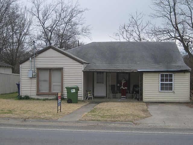 1st image of 309 W Pecan St