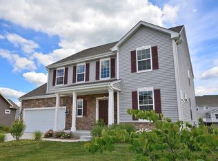 1241 Victoria Ln, Oconomowoc, WI 53066