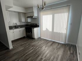 Monterey St (93305), A