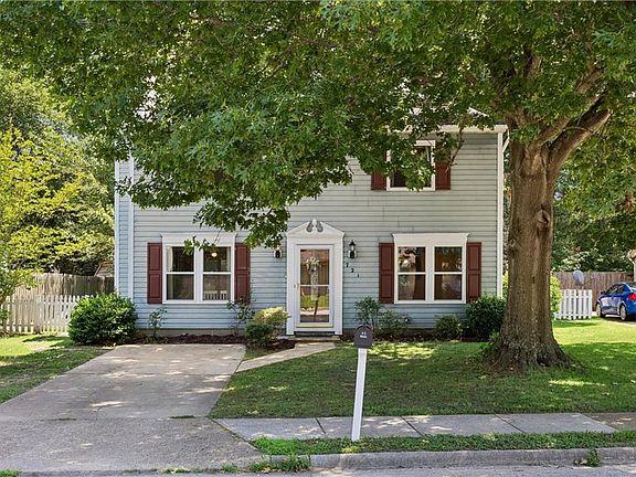 2nd image of 721 Chatsworth Dr