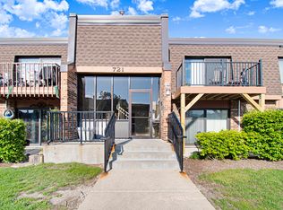 721 Tipperary Ct APT 1A, Schaumburg, IL 60193