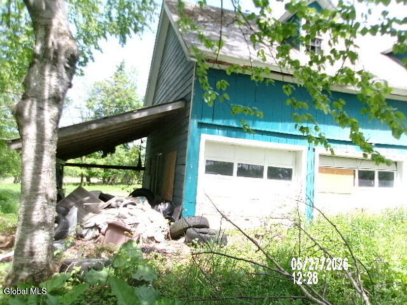 4th image of 689 Thompson Road