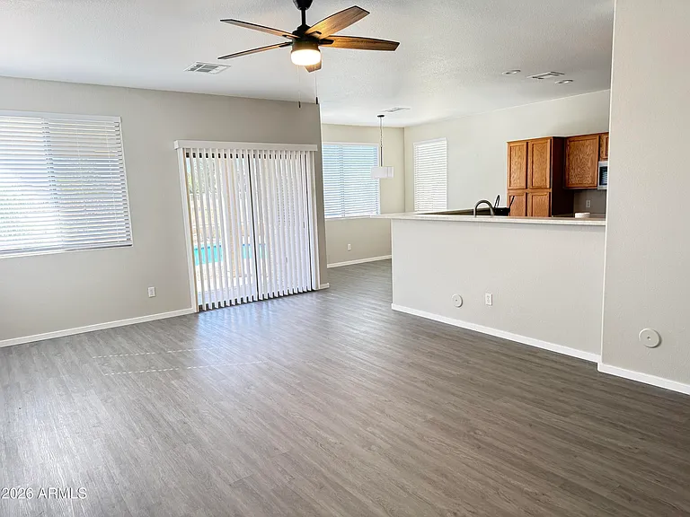 212 S 124th Ave — Photo 11