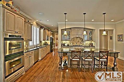 3rd image of 2308 Beacon Hill Dr