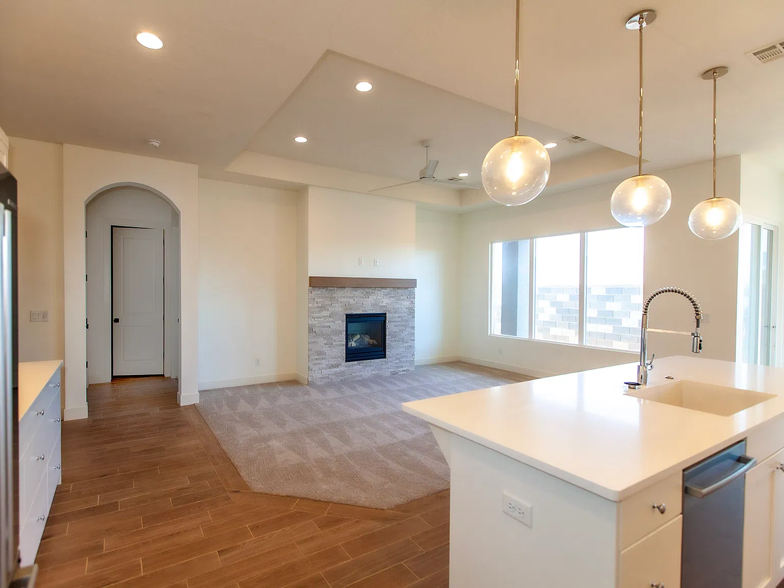 3 bed, 2570 sqft, $2,650 — Photo 4