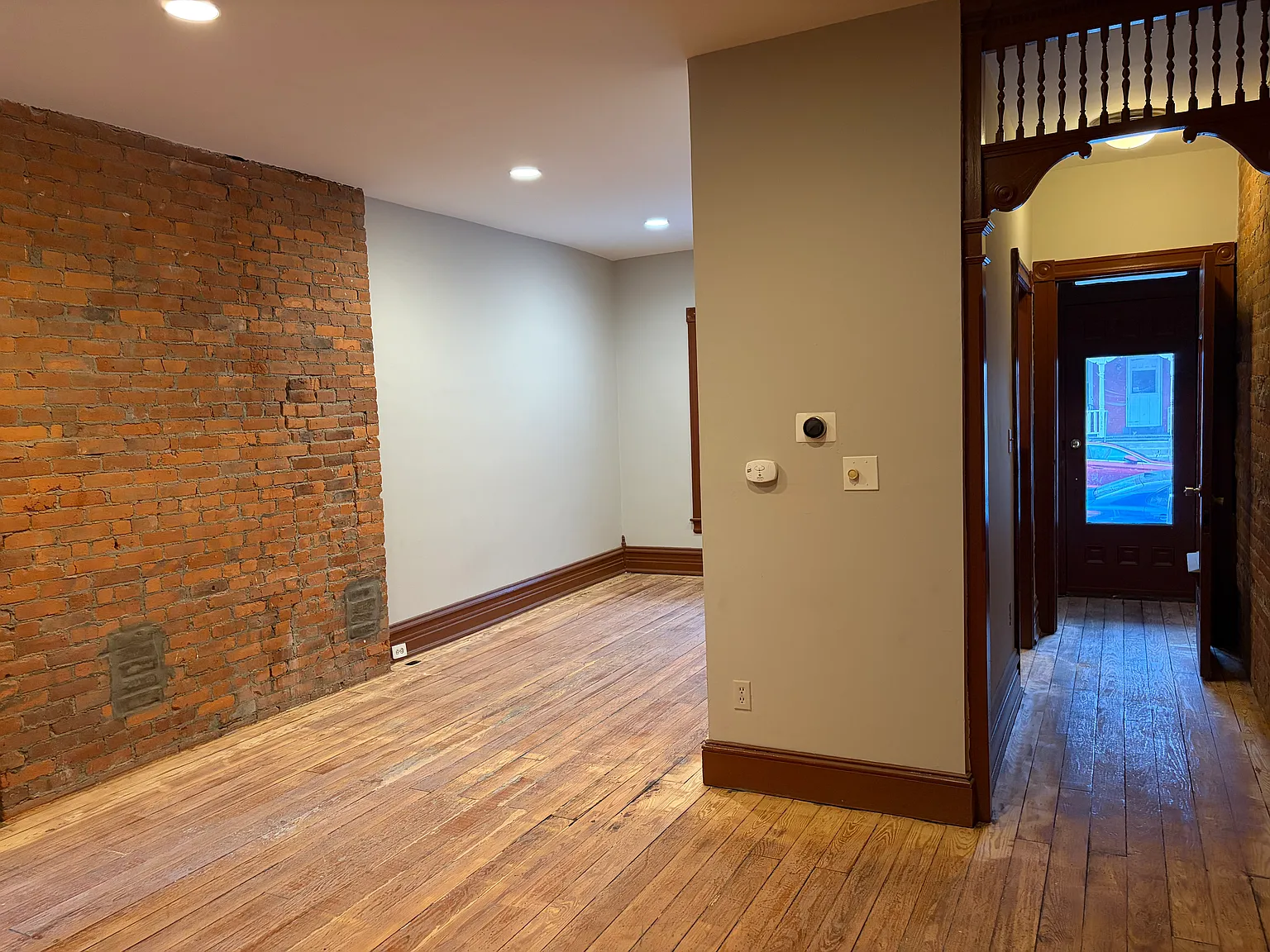 5 bed, 1864 sqft, $2,400 — Photo 2