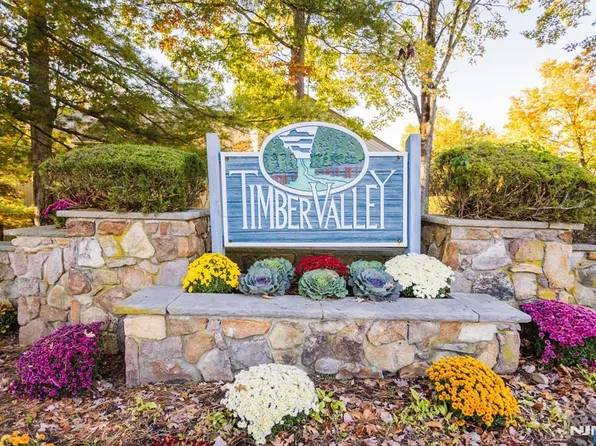 172 Redwood Ct #10, Ramsey, NJ 07446