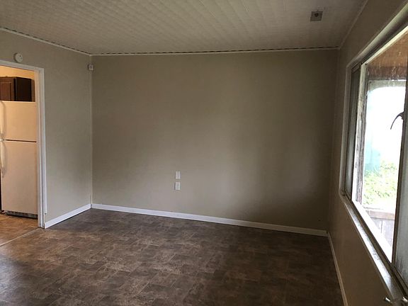 2nd image of 1817 Lincolnway E