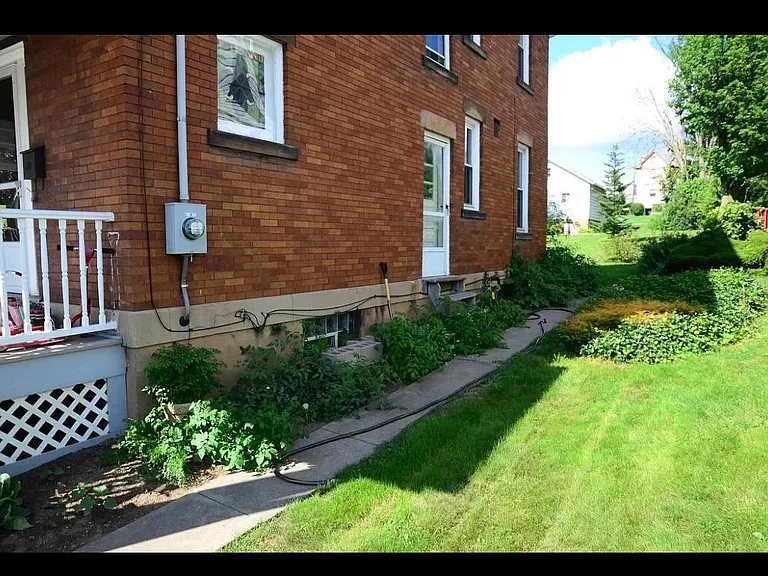 740 Allison Ave — Photo 5