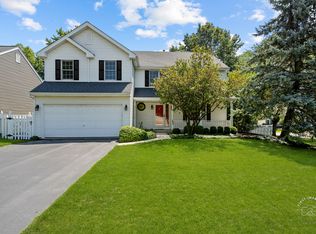 395 Colonial Cir, Geneva, IL 60134