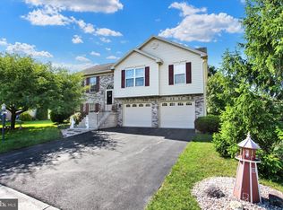 1400 Setter Run Ct, York, PA 17408