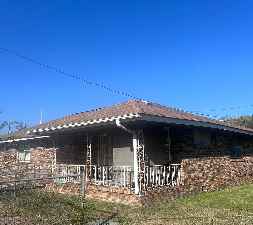 1217-1221 Hosea Lane