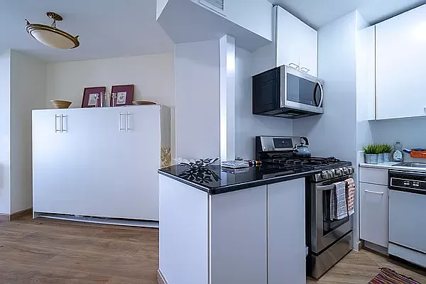 Rented by R New York | media 27