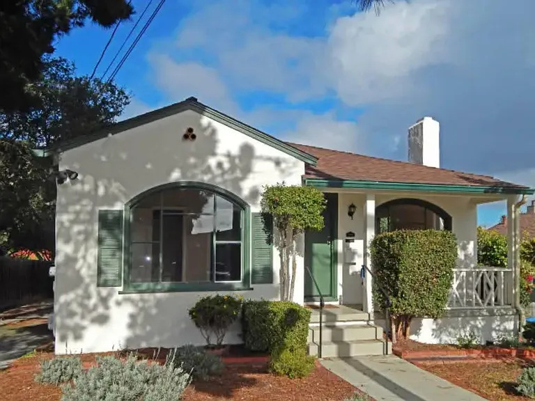 970 W Franklin St — Photo 1