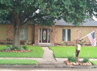 112 Buttercup St, Lake Jackson, TX 77566