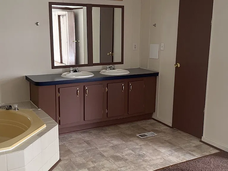 521 E Veterans Memorial Blvd #301 — Photo 11