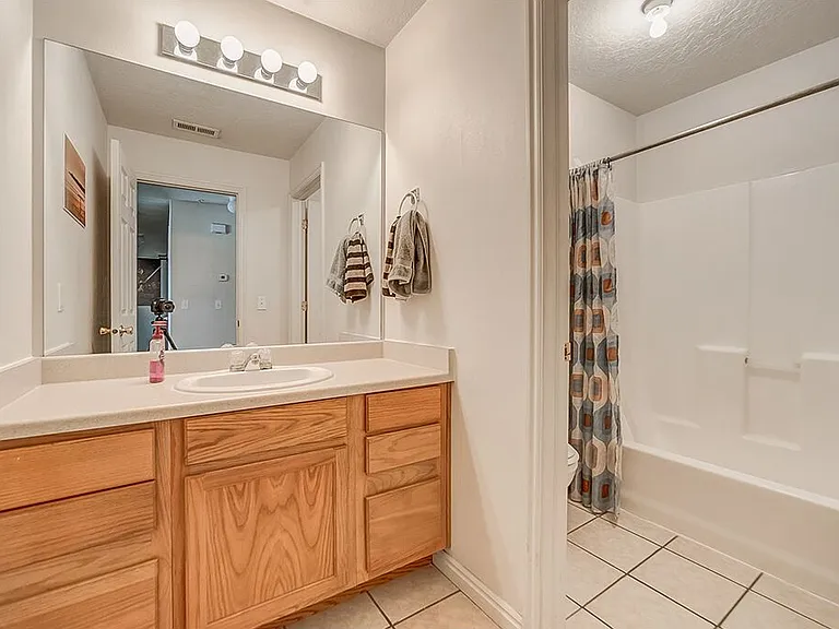 543 N University Ave #305 — Photo 10