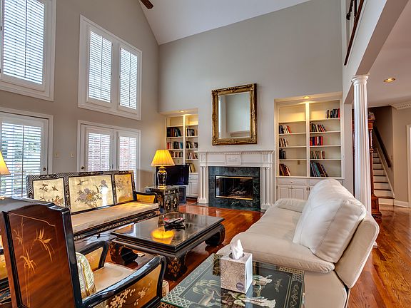 5th image of 12125 Brookstone Dr
