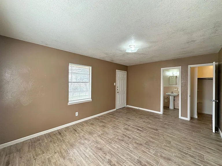 1807 N Ws Young Dr — Photo 10