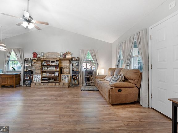 4th image of 196 Horseshoe Bend Rd