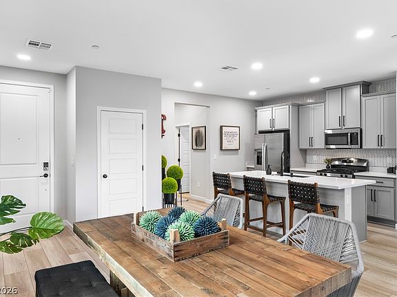 3rd image of 9386 Sequoia Ridge Ave