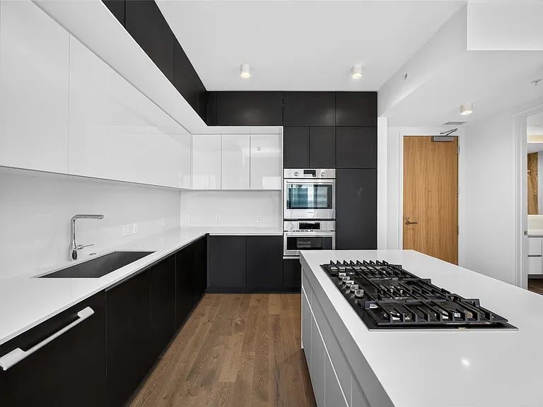 313 W 17th St #1803 — Photo 14