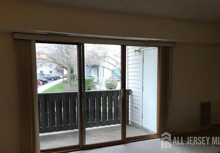 1105 Aspen Dr — Photo 4