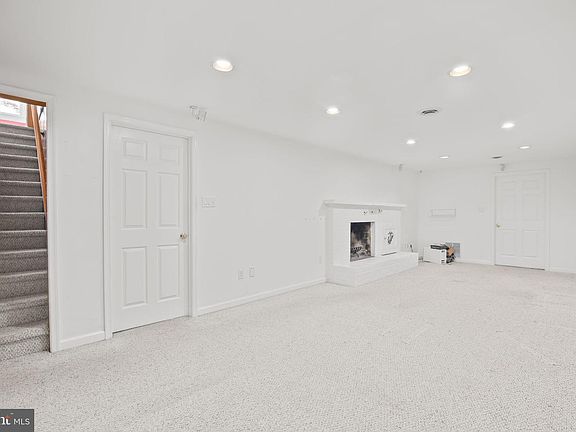 4th image of 4004 Longwood Dr