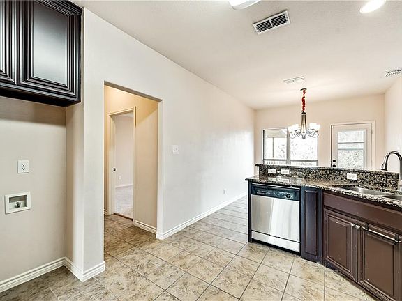 5th image of 316 Creekwood Ct