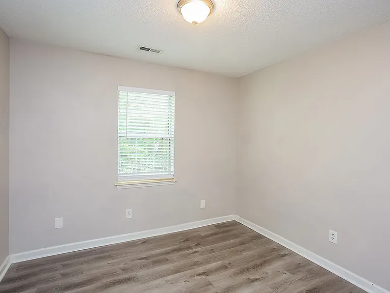 8908 Chesham Dr — Photo 11