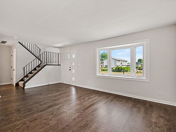 3rd image of 715 Evergreen Ct