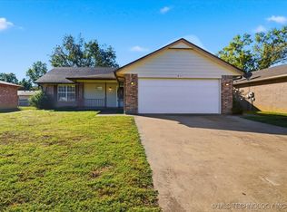 817 W 24th St N, Claremore, OK 74017