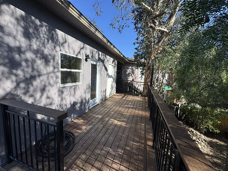 Manzanita Dr — Photo 22