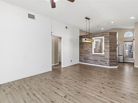 5th image of 1611 BRIDGEVIEW CIRCLE