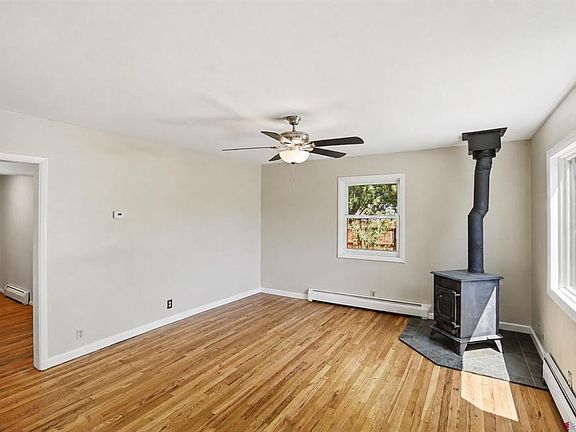3rd image of 3187 W 2nd Avenue
