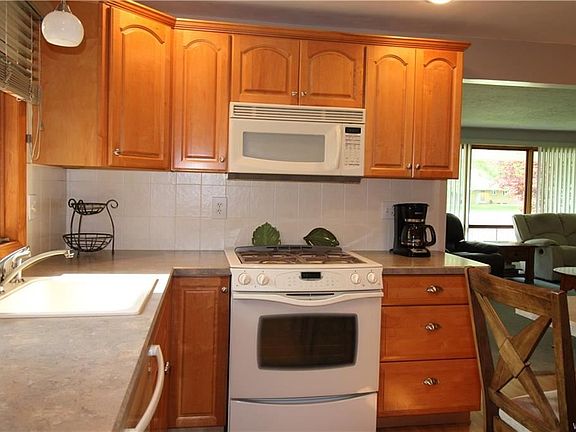 4th image of 78 Brantwood Dr