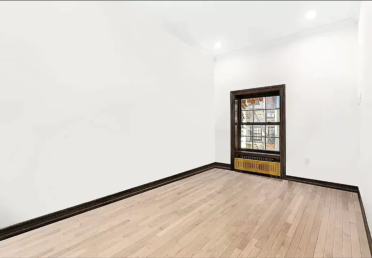 121 E 37th St #4B — Photo 2