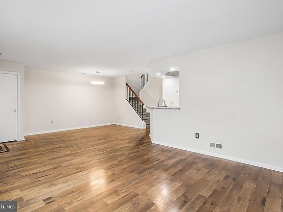 5th image of 2902 Yarmouth Ln
