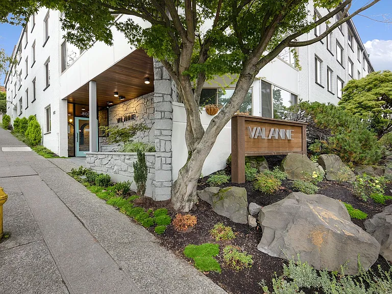 New Val Anne — Photo 16