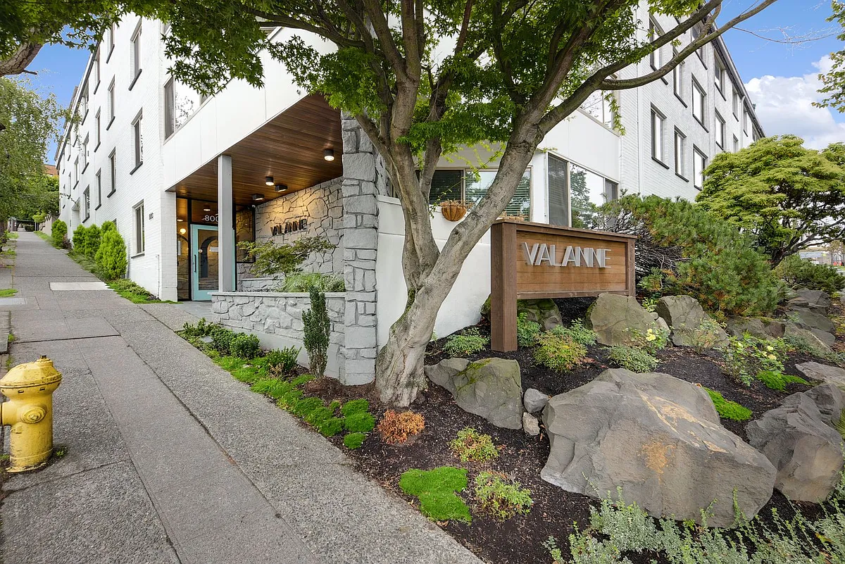 Building Photo - New Val Anne